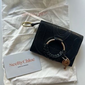 See by Chloé Wallet
- Leather
- Gold-Tone Hardware
small scratches on hardware.